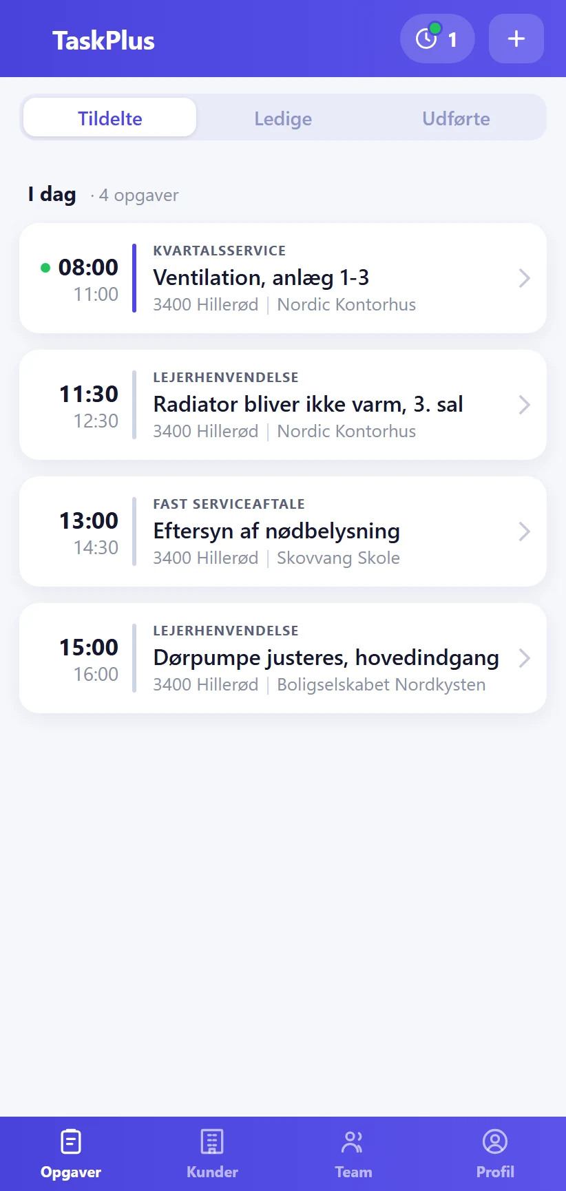 Dagens opgaver i TaskPlus-appen for en servicetekniker: kvartalsservice, radiator, nødbelysning og dørpumpe